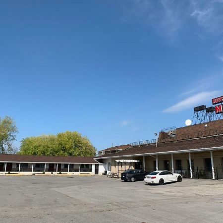 7 West Motel Carleton Place ภายนอก รูปภาพ