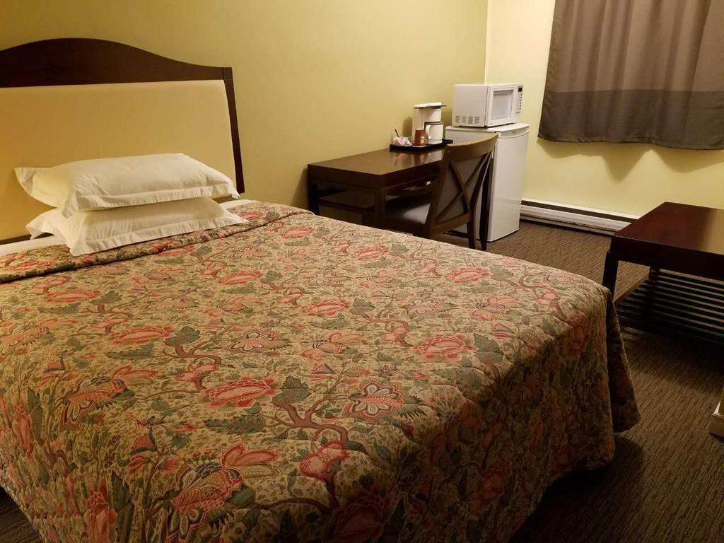 7 West Motel Carleton Place ภายนอก รูปภาพ