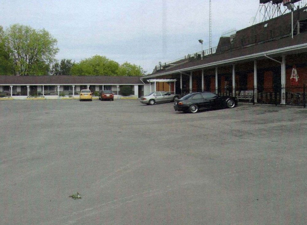 7 West Motel Carleton Place ภายนอก รูปภาพ