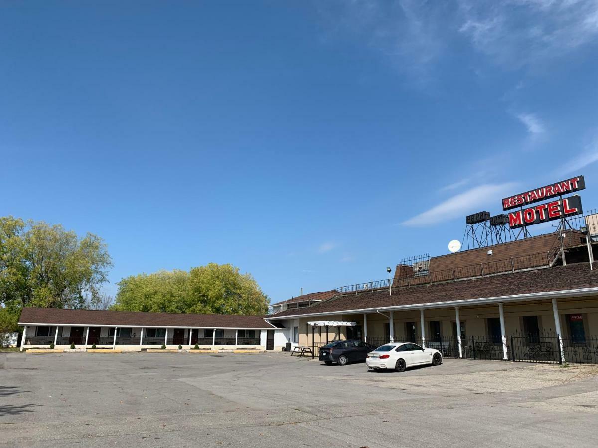 7 West Motel Carleton Place ภายนอก รูปภาพ